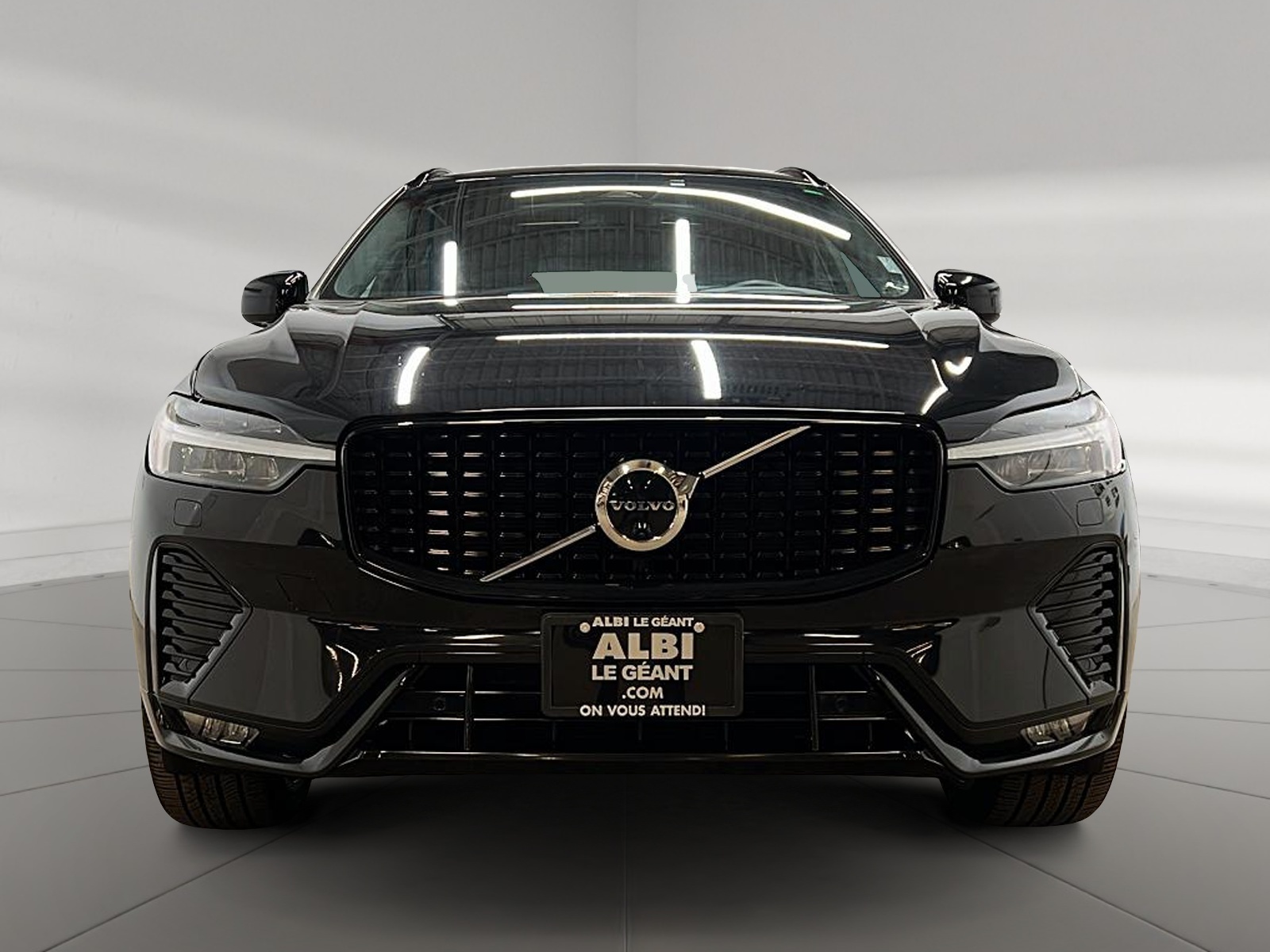 Volvo XC60 B6 R-DESIGN CUIR TOIT PANO NAV 4RM 2022 — photo 2