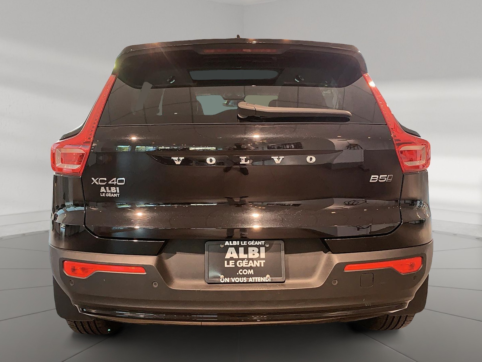 Volvo XC40 B5 PLUS CUIR TOIT PANO NAV 4RM 2025 — photo 5