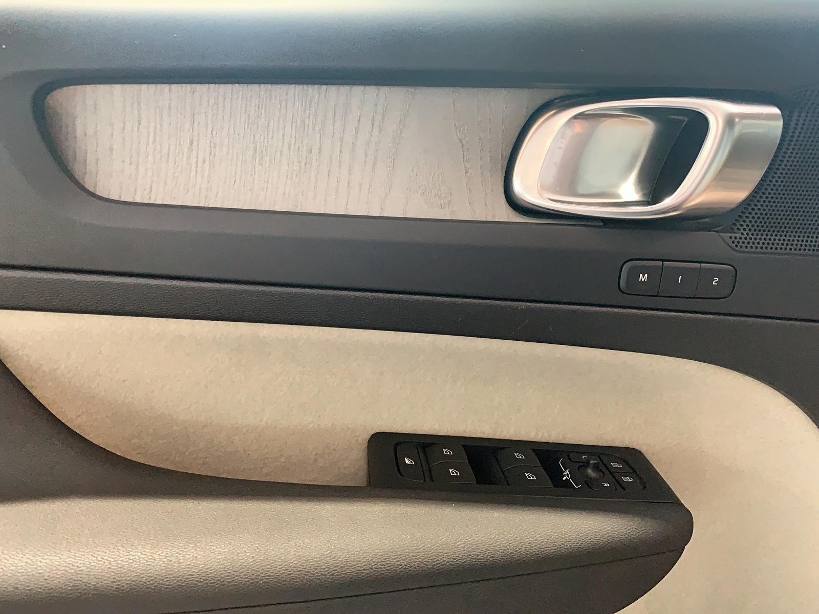 Volvo XC40 B5 PLUS CUIR TOIT PANO NAV 4RM 2025 — photo 8