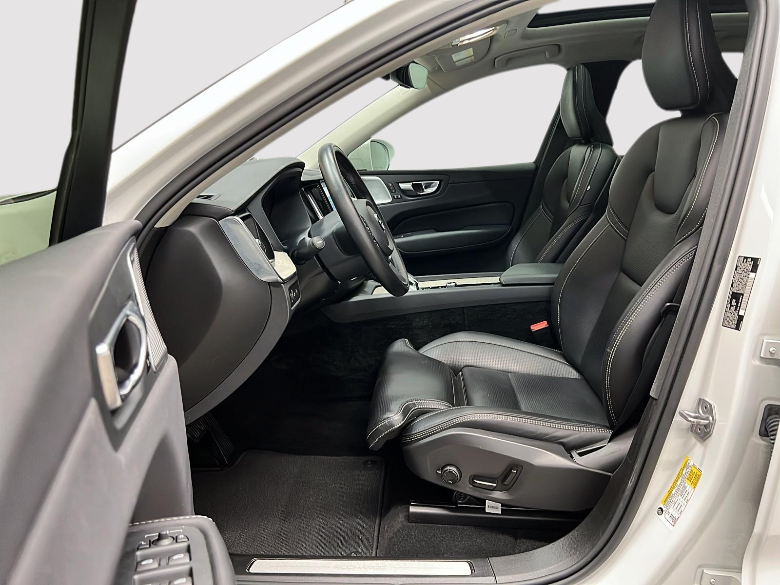 Volvo XC60 T8 INSCRIPTION RECHARGE CUIR TOIT PANO NAV 4RM 2022 — photo 7
