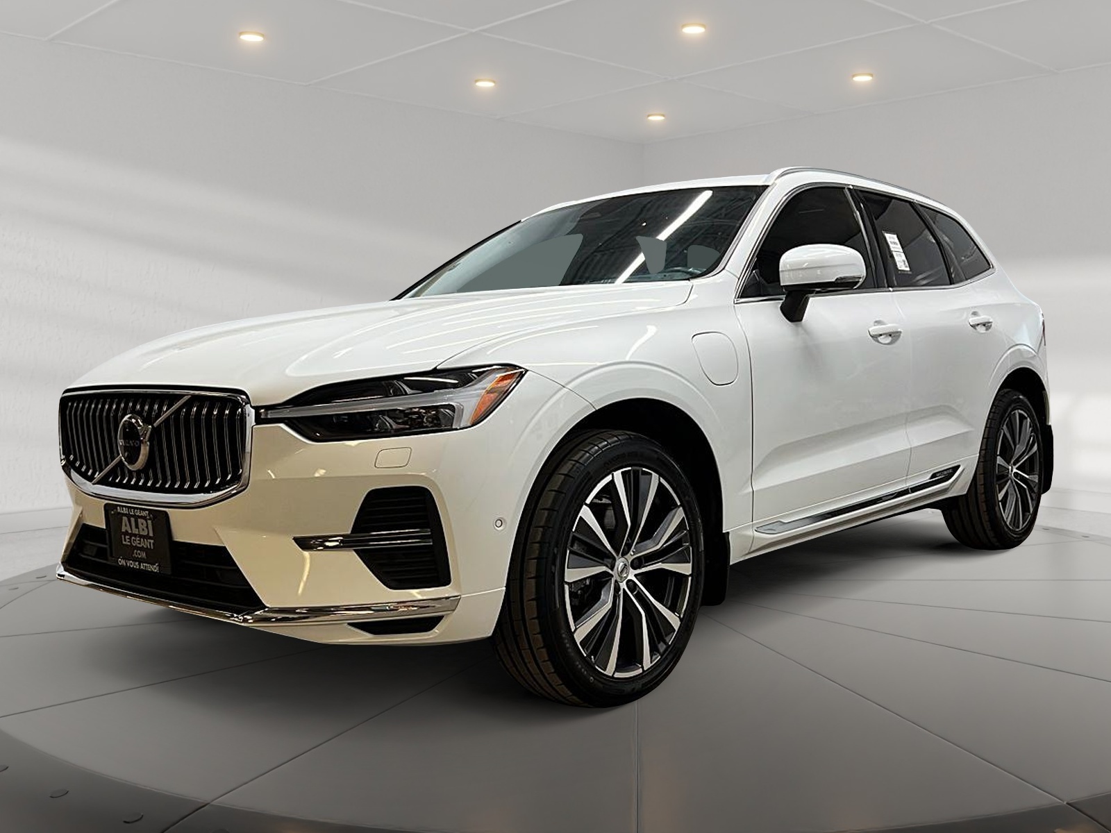 Volvo XC60 T8 INSCRIPTION RECHARGE CUIR TOIT PANO NAV 4RM 2022