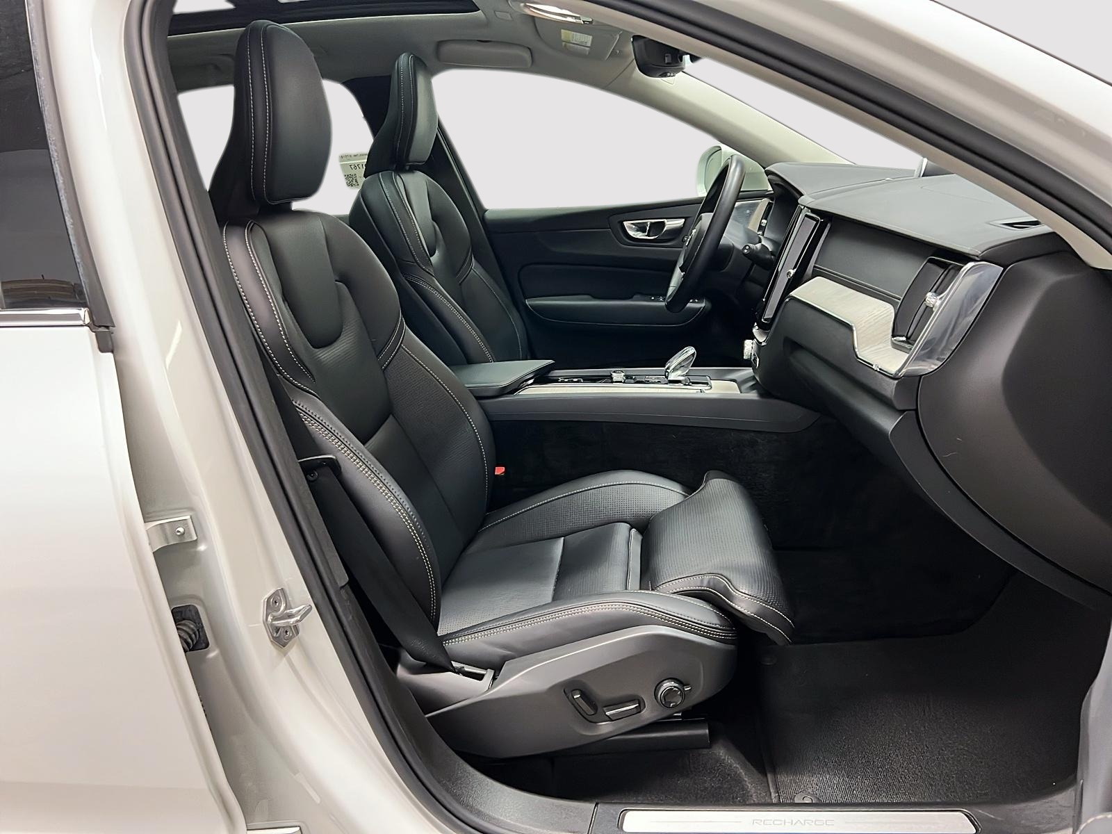 Volvo XC60 T8 INSCRIPTION RECHARGE CUIR TOIT PANO NAV 4RM 2022 — photo 8