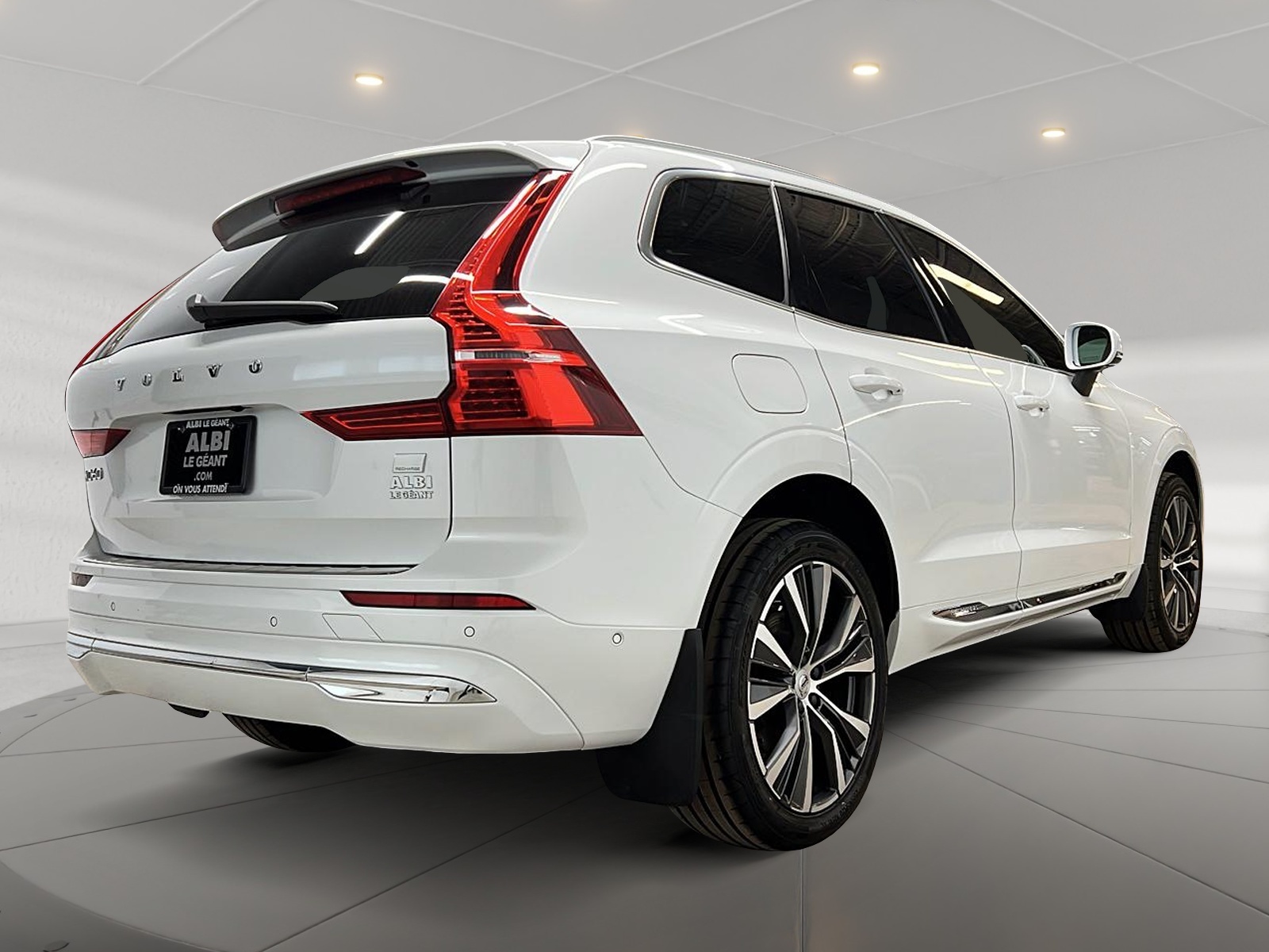 Volvo XC60 T8 INSCRIPTION RECHARGE CUIR TOIT PANO NAV 4RM 2022 — photo 4