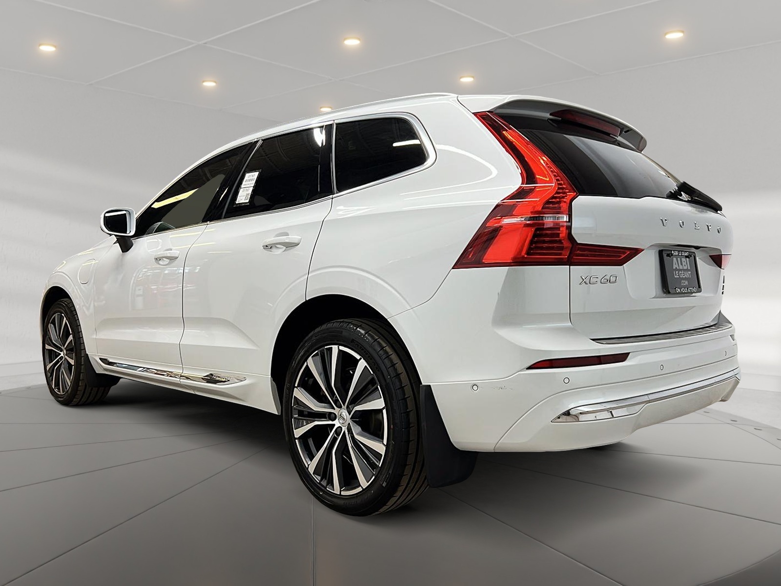 Volvo XC60 T8 INSCRIPTION RECHARGE CUIR TOIT PANO NAV 4RM 2022 — photo 6