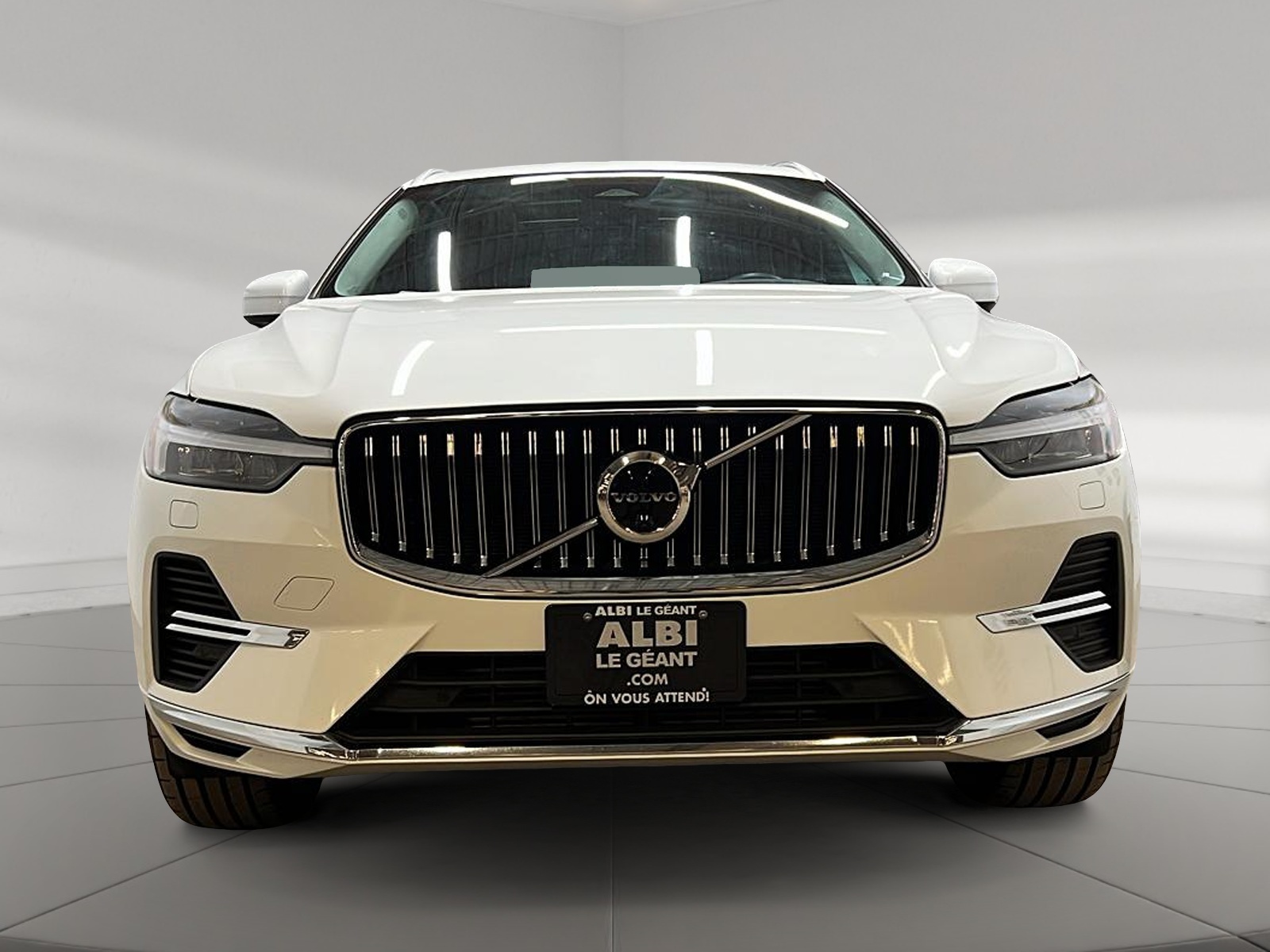 Volvo XC60 T8 INSCRIPTION RECHARGE CUIR TOIT PANO NAV 4RM 2022 — photo 2