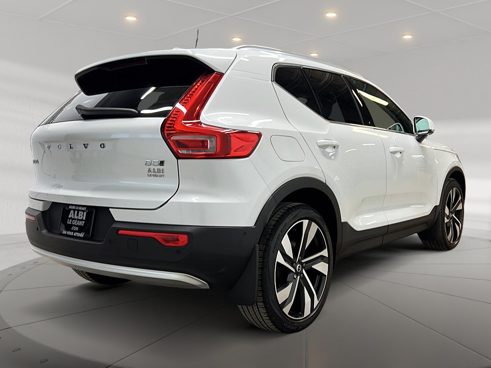 Volvo XC40 B5 ULTIMATE CUIR TOIT PANO NAV 4RM 2024 — photo 4