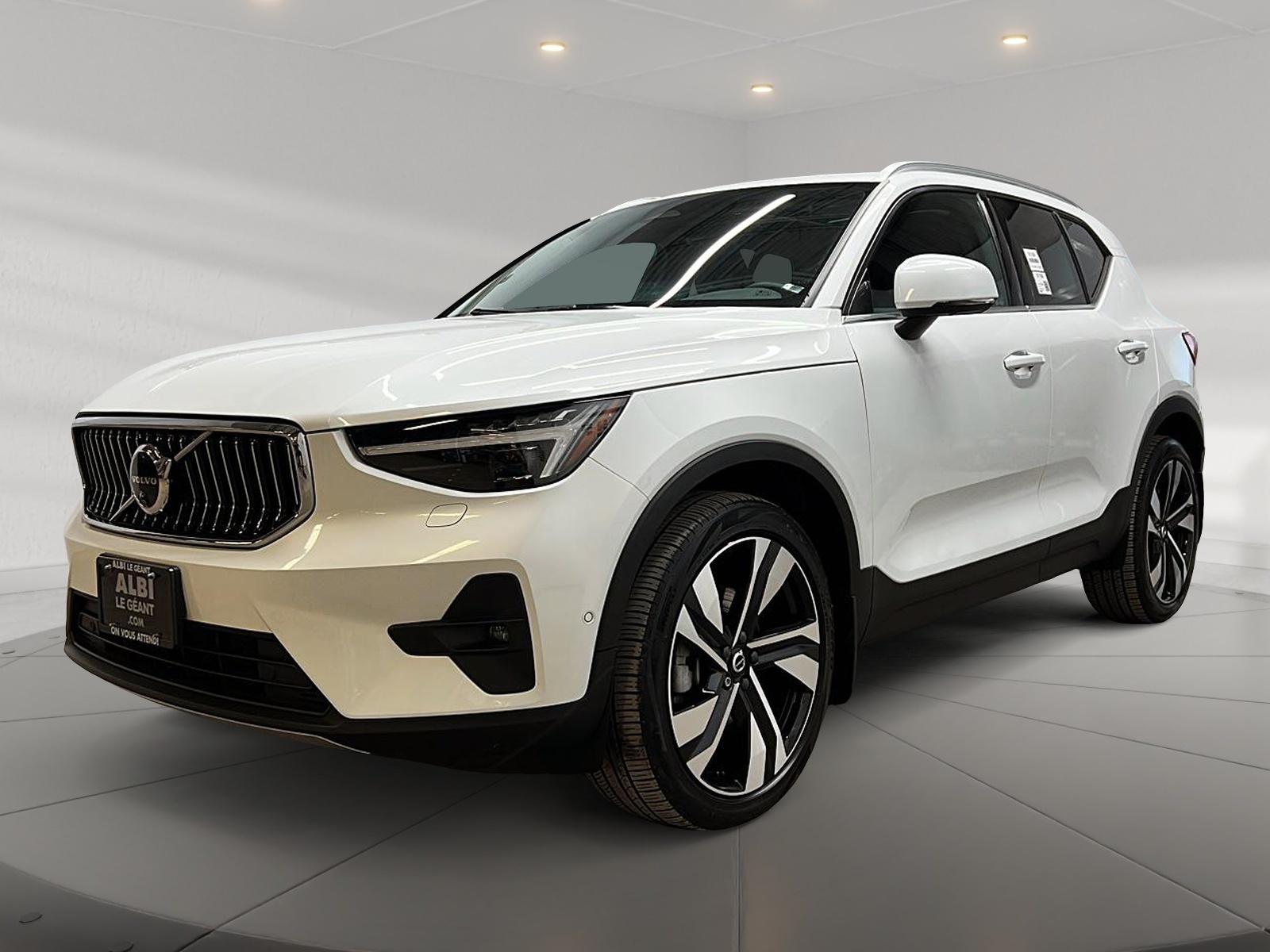 Volvo XC40 B5 ULTIMATE CUIR TOIT PANO NAV 4RM 2024