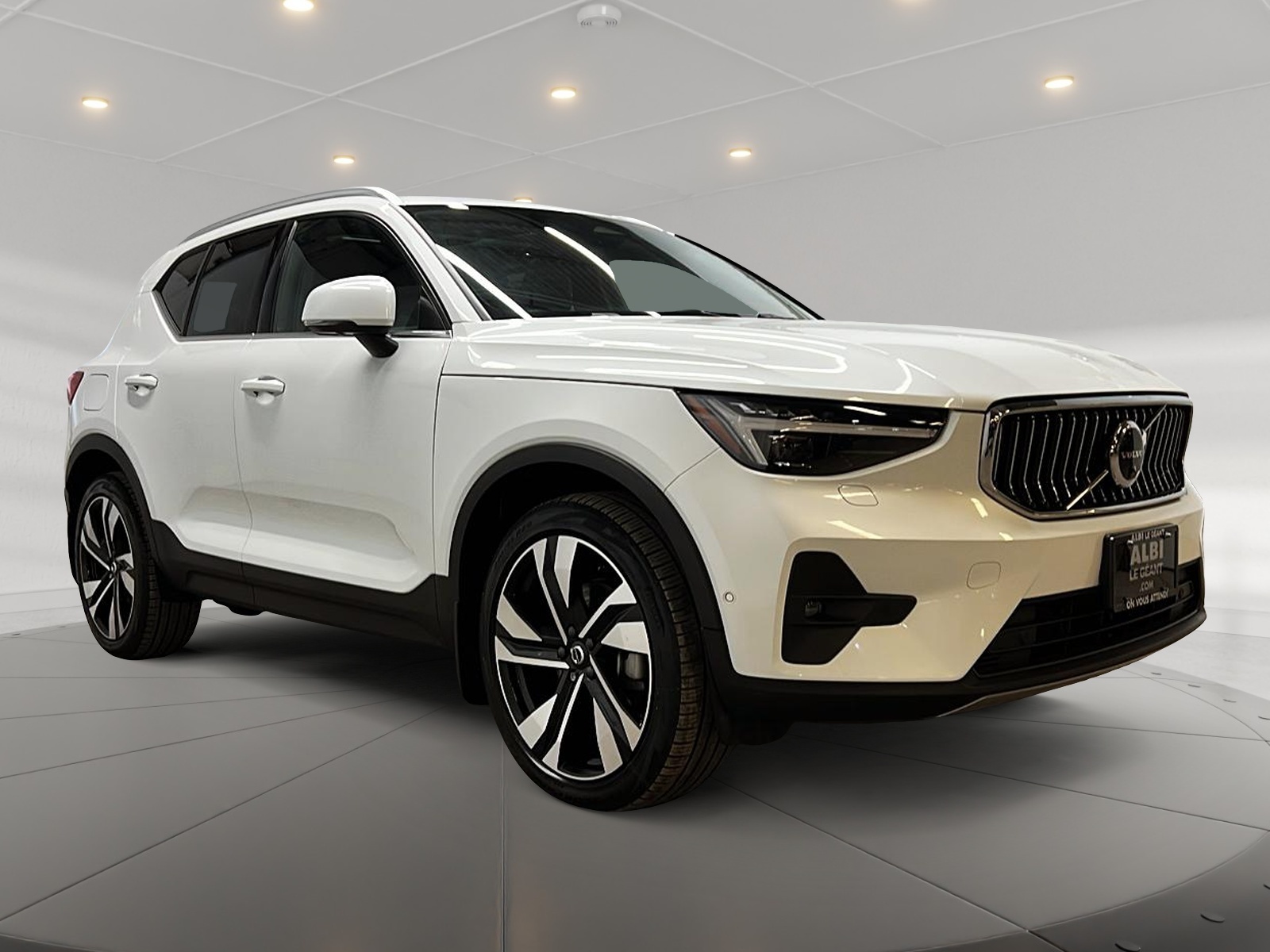 Volvo XC40 B5 ULTIMATE CUIR TOIT PANO NAV 4RM 2024 — photo 3