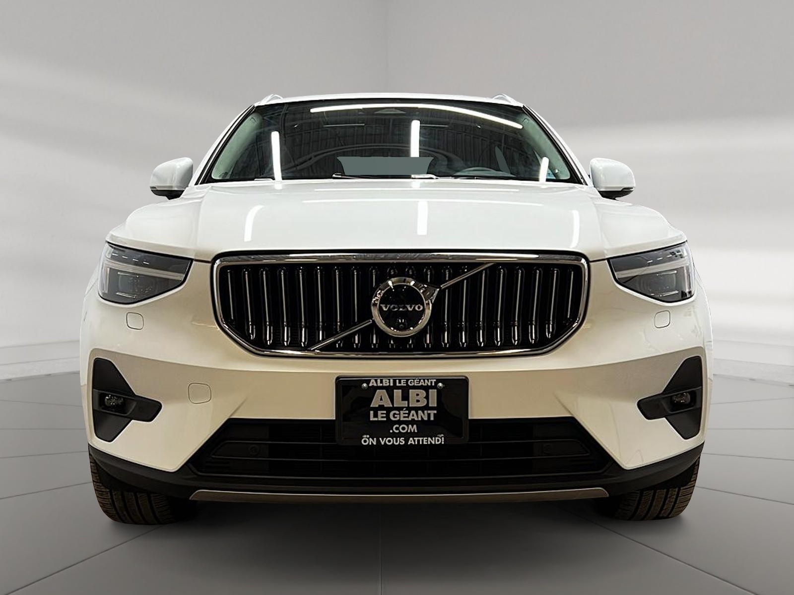 Volvo XC40 B5 ULTIMATE CUIR TOIT PANO NAV 4RM 2024 — photo 2