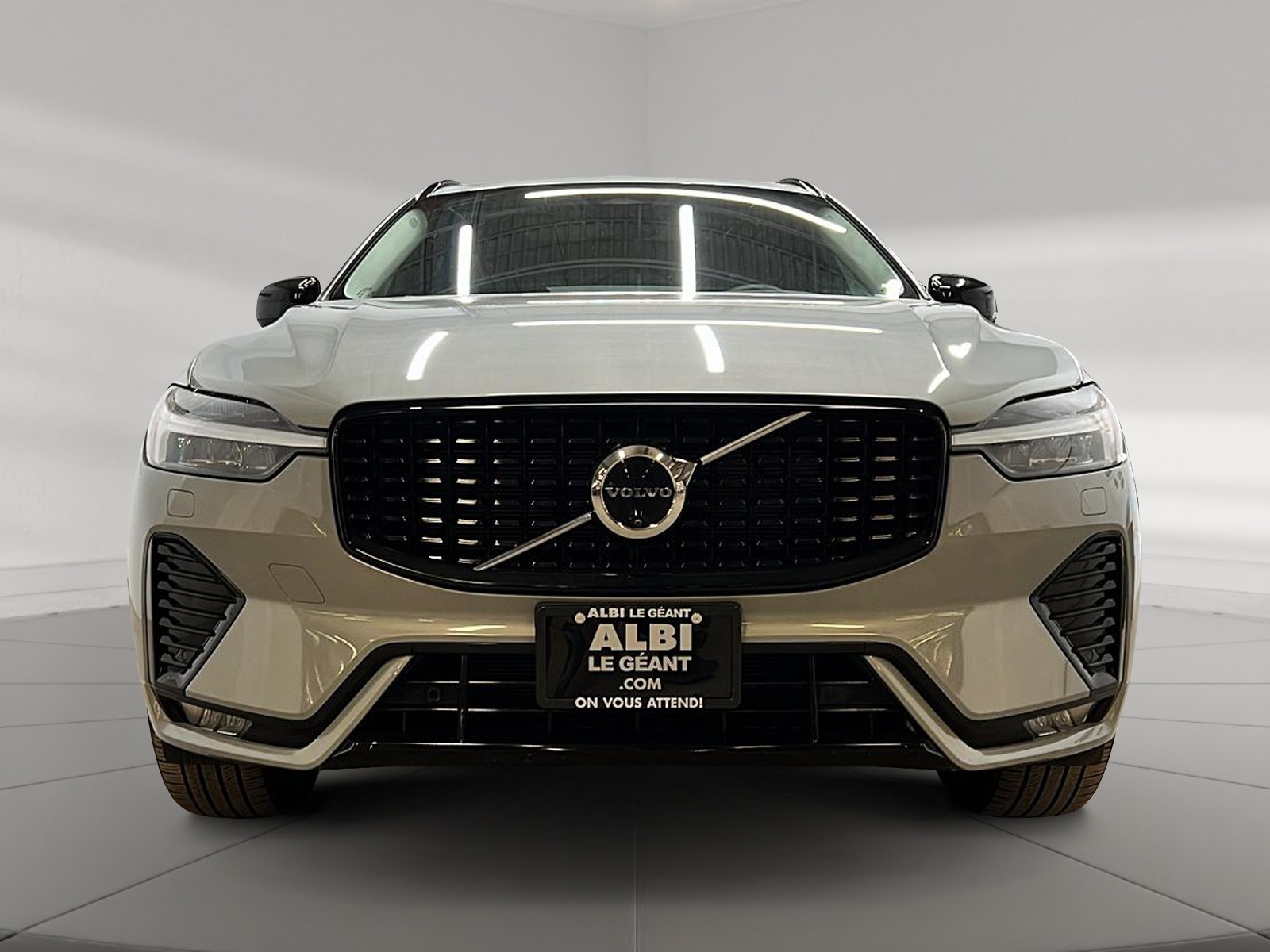 Volvo XC60 B5 PLUS CUIR TOIT PANO NAV 4RM 2024 — photo 2