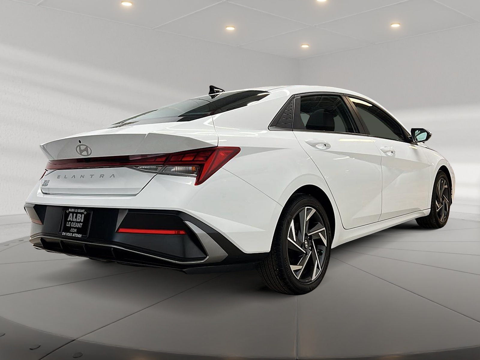 Hyundai Elantra LUXURY CUIR TOIT NAV 2024 — photo 4
