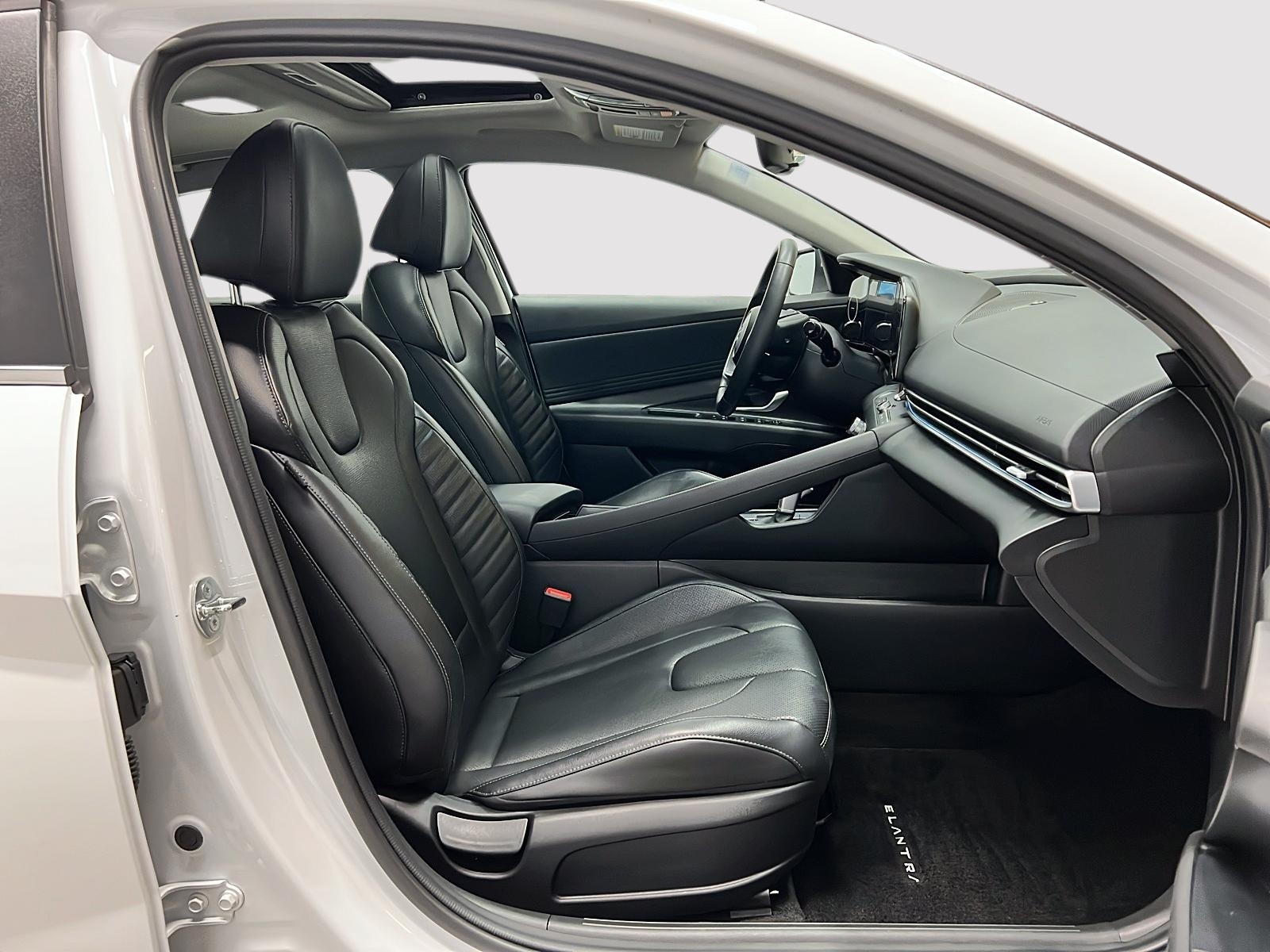 Hyundai Elantra LUXURY CUIR TOIT NAV 2024 — photo 8