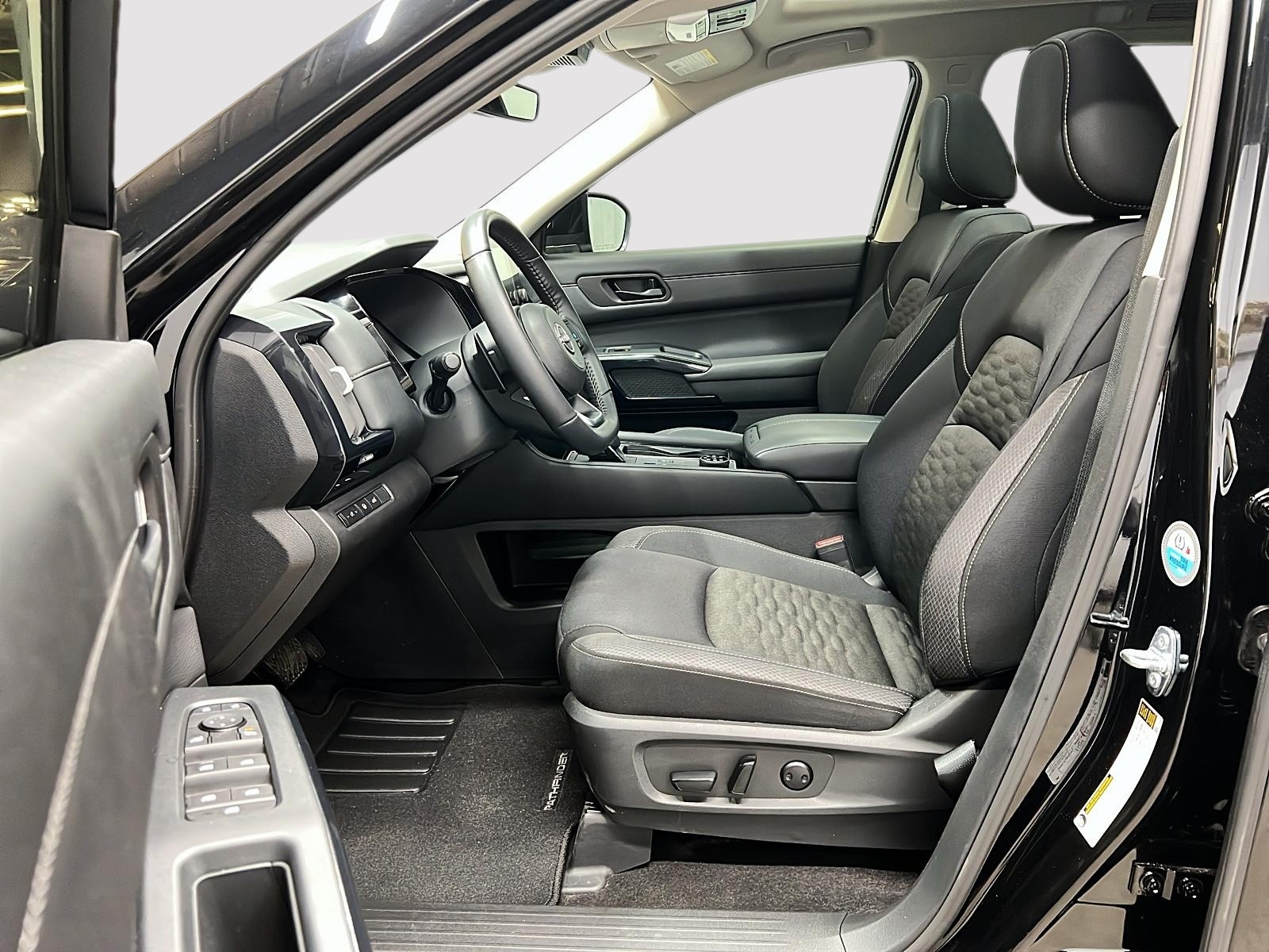 Nissan Pathfinder SV TOIT PANO 4RM 2025 — photo 7