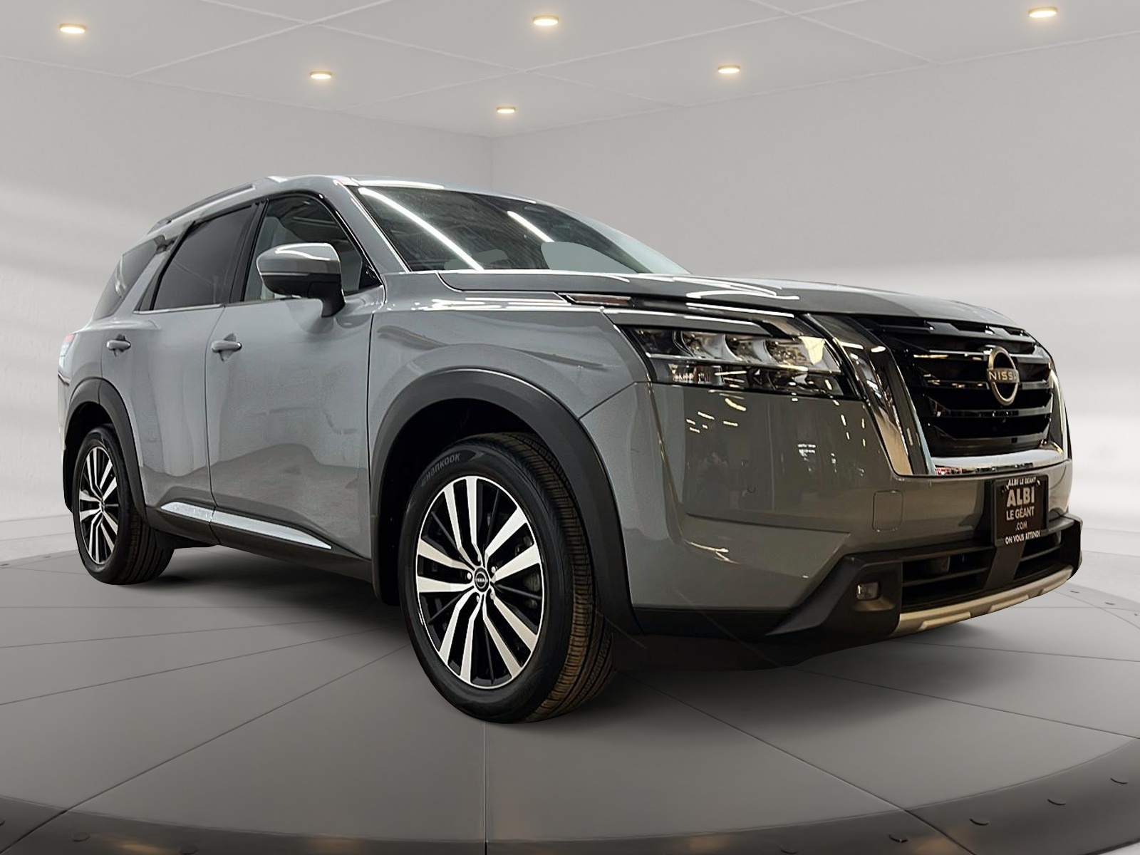 Nissan Pathfinder PLATINUM CUIR TOIT PANO NAV 4RM 2024 — photo 3
