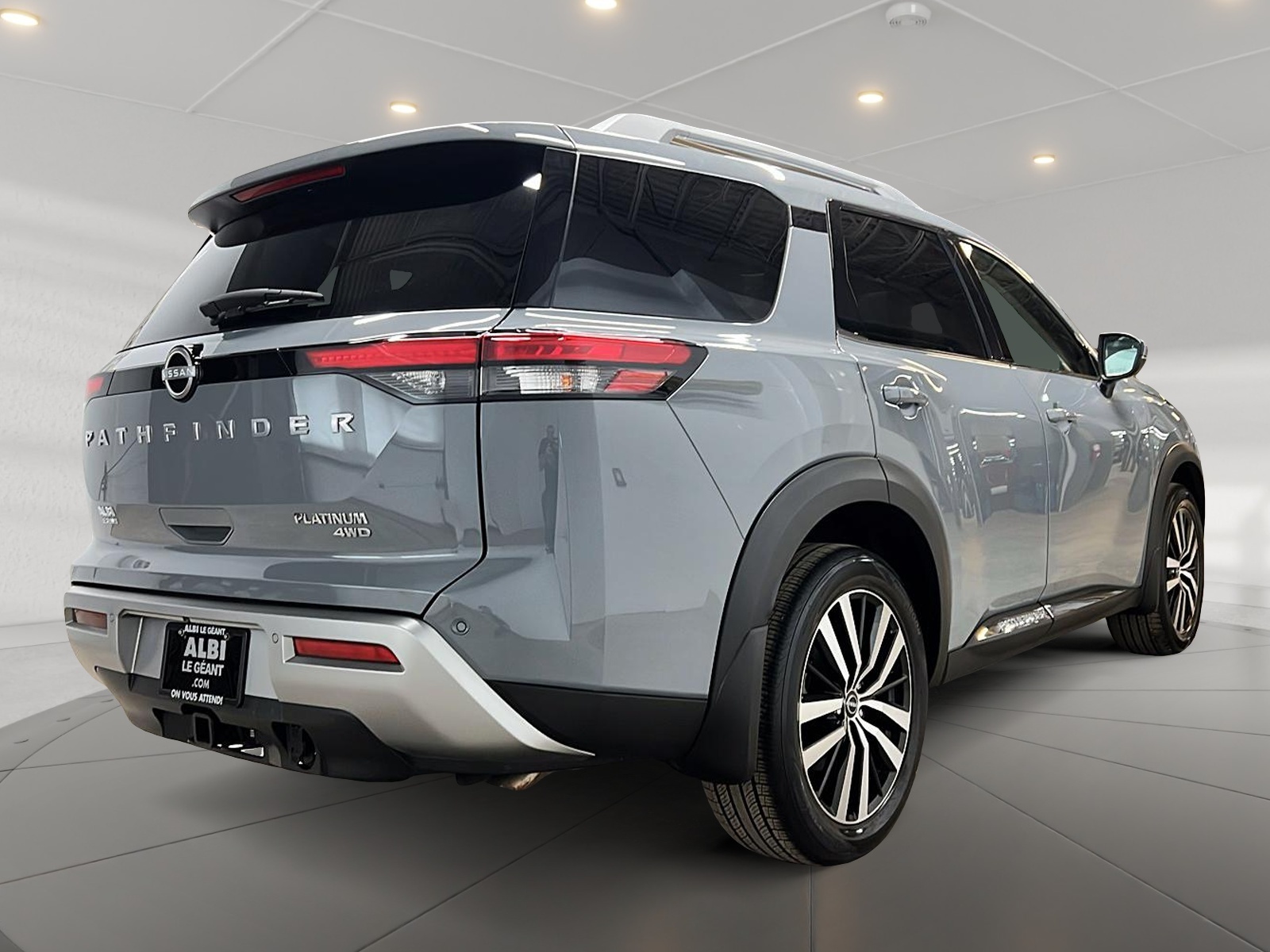 Nissan Pathfinder PLATINUM CUIR TOIT PANO NAV 4RM 2024 — photo 4