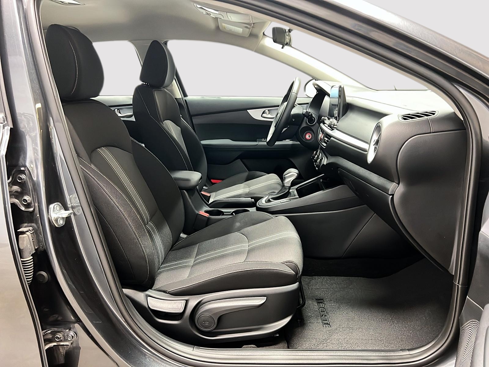 Kia Forte LX 2024 — photo 8