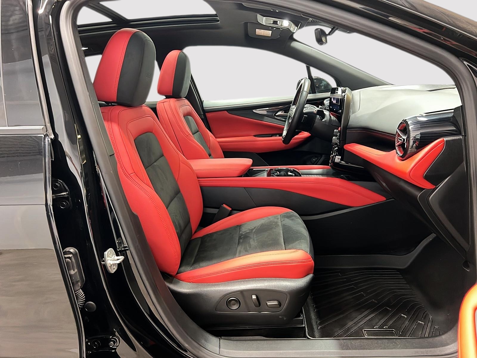Chevrolet Blazer EV 3RS TOIT PANO NAV 4RM 2025 — photo 8