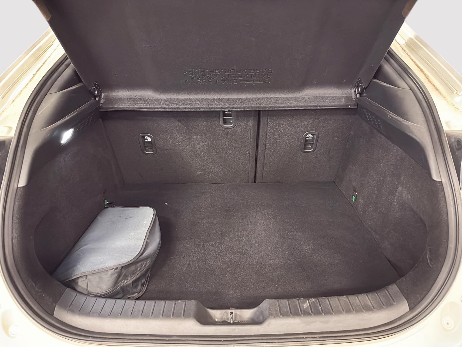 Mazda MX-30 2022 - Image #12