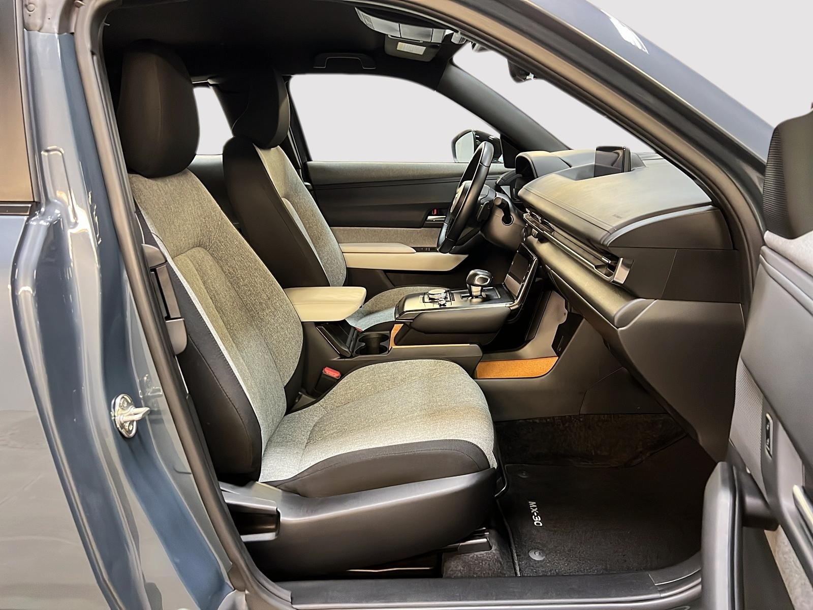 Mazda MX-30 VE 2022 - Image #8