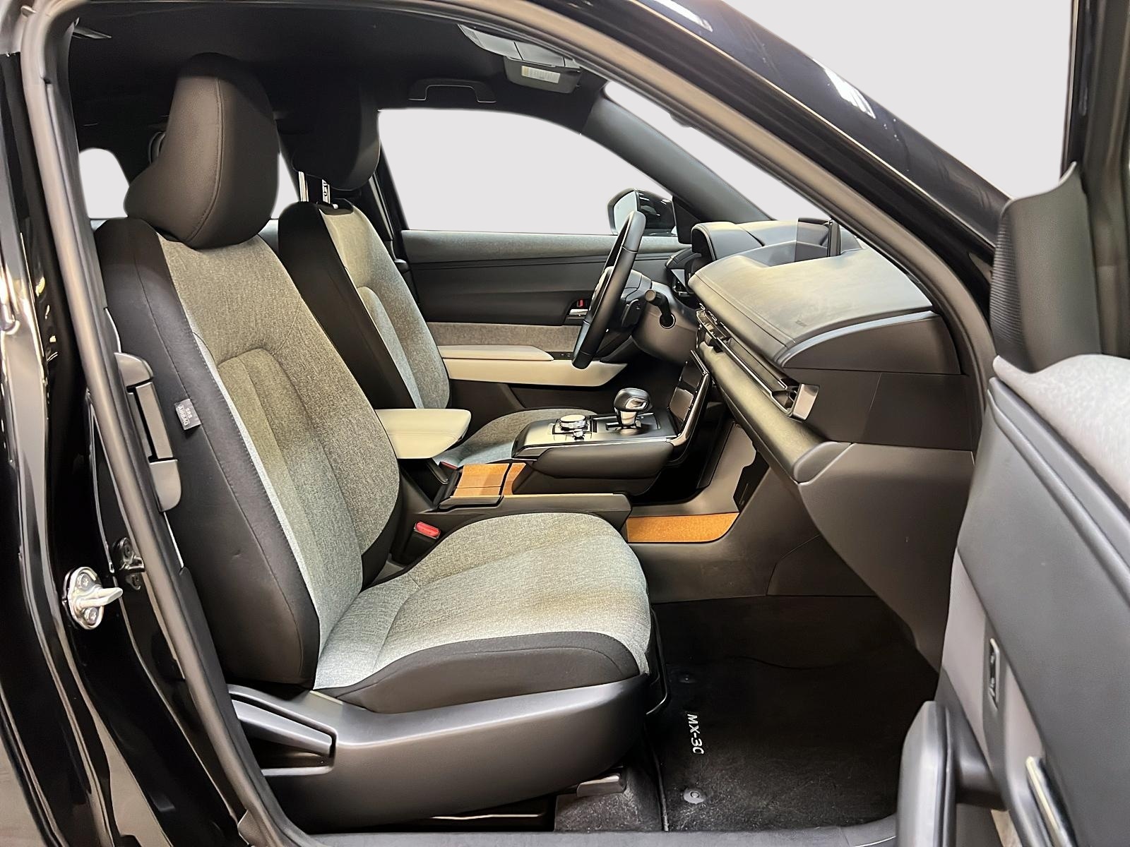 Mazda MX-30 GS 2023 - image #8