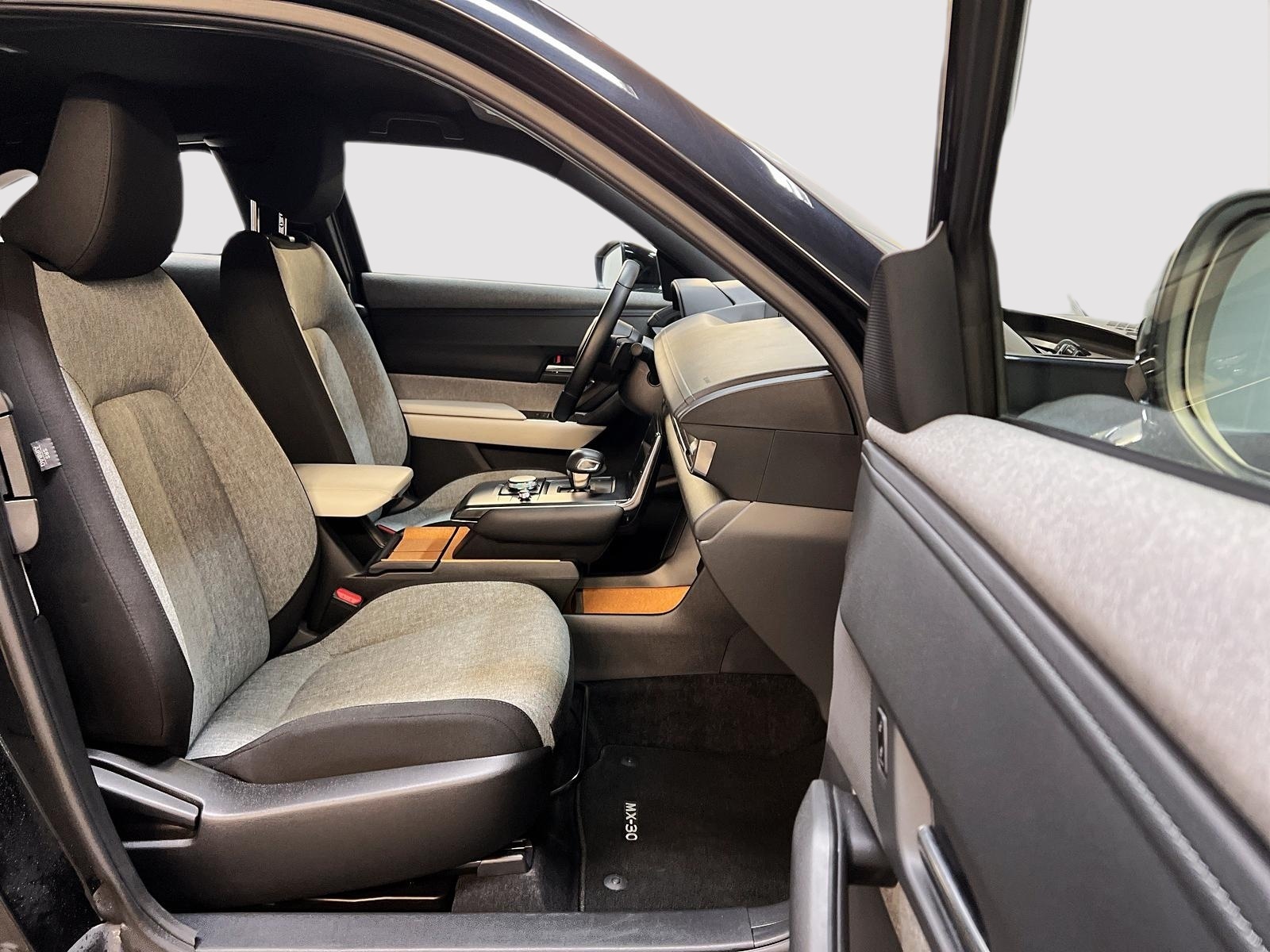 Mazda MX-30 GS 2023 - image #8